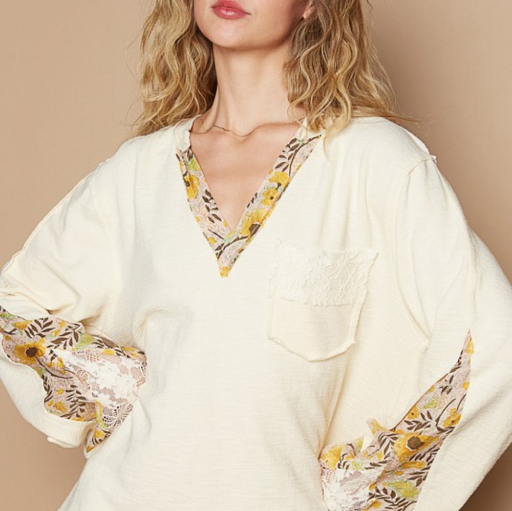 POL POL Lace Detail Flower Printed V-Neck Knit Top